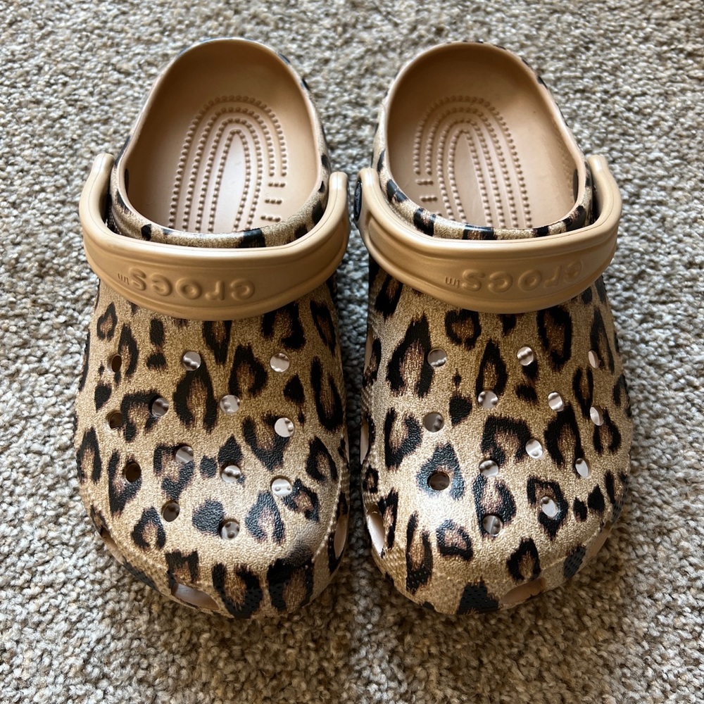 Leopard crocs